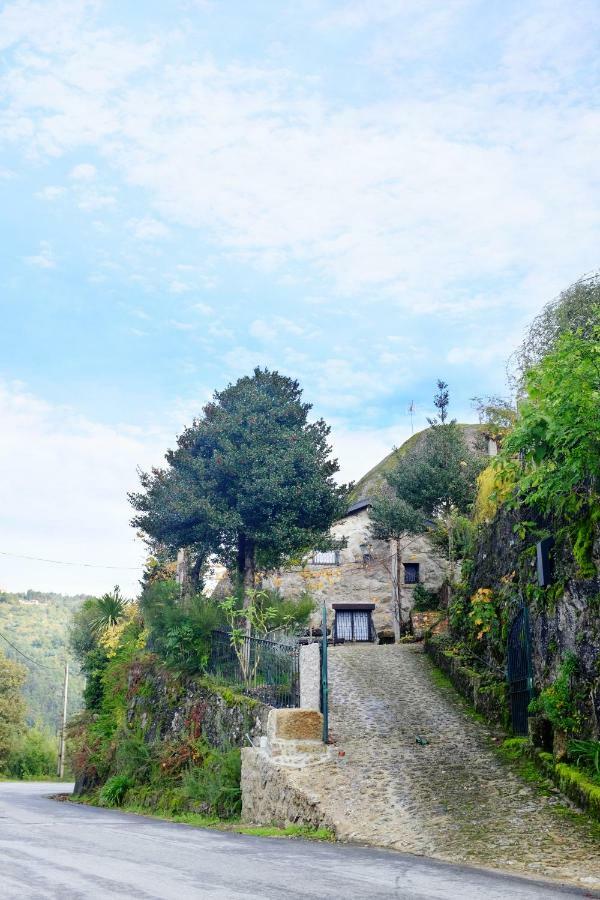 Casa Do Penedo Geres Villa แตร์ฮัส เจ บอว์โร ภายนอก รูปภาพ